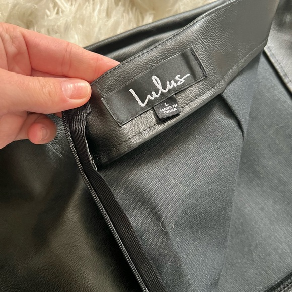 Faux leather skirt~ Lulus size large - Picture 3 of 11